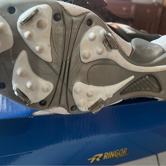 Ringer Dynasty Pitching Cleats (metal). Size 8.5 - Picture 4 of 4